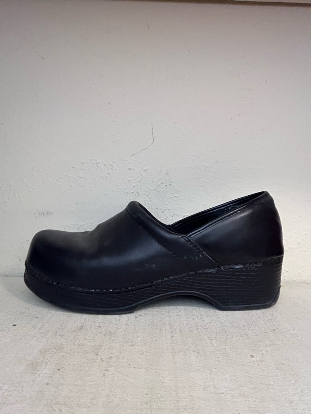 G.H. Bass & Co. Black Leather Slip-On Clog - Picture 2 of 15